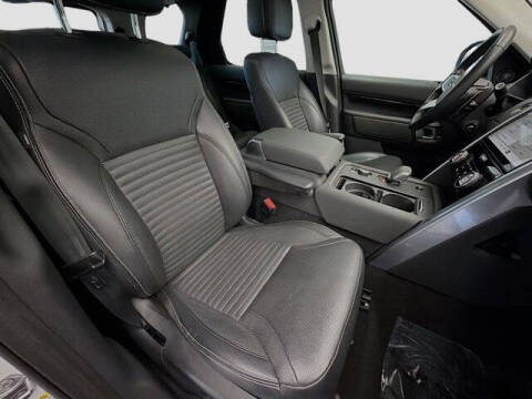 2024 Land Rover Discovery P300 S