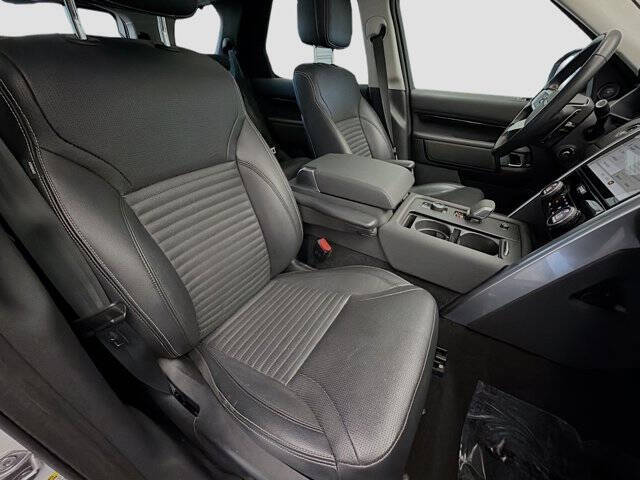 2024 Land Rover Discovery P300 S