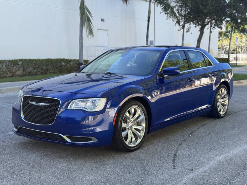 2019 Chrysler 300 Touring's photo