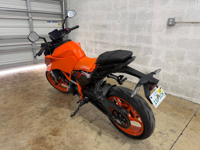 2024 KTM Duke 390