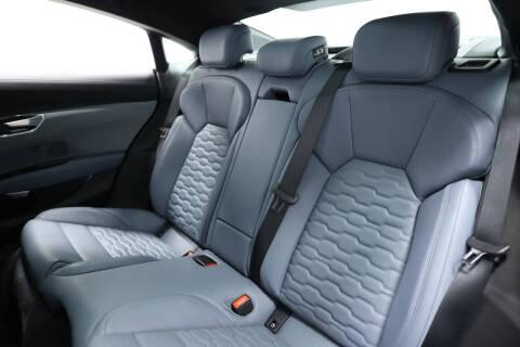 2024 Audi e-tron GT quattro Premium Plus