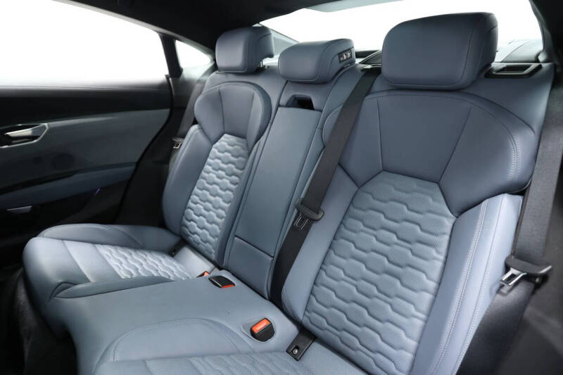 2024 Audi e-tron GT quattro Premium Plus