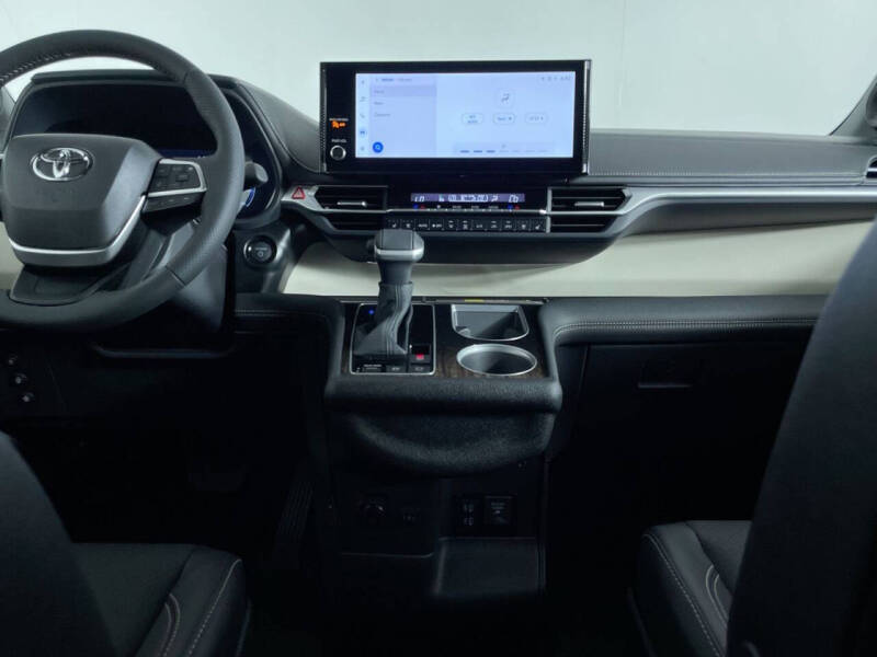 2025 Toyota Sienna Platinum 7-Passenger