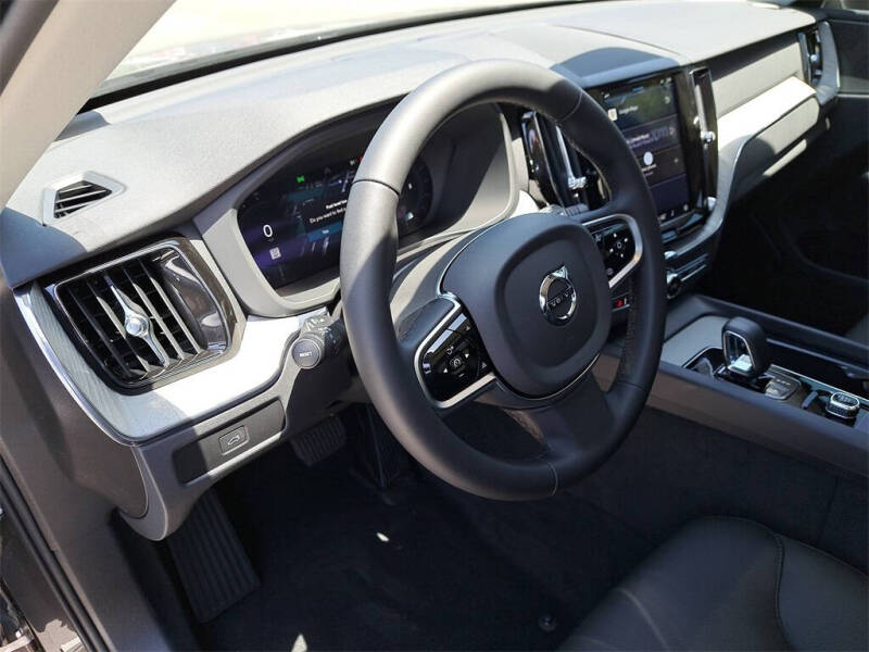 2025 Volvo XC60 B5 Plus Dark Theme