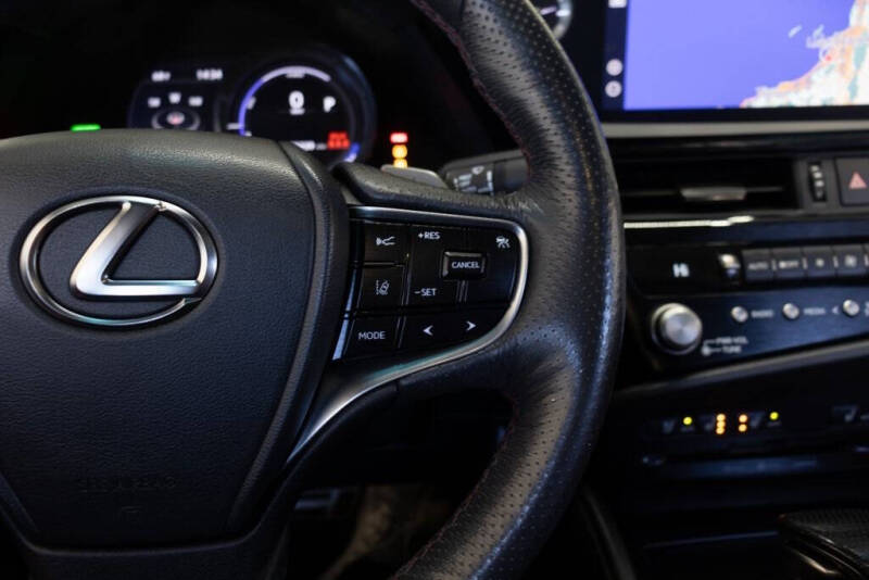 2022 Lexus ES 300h F SPORT