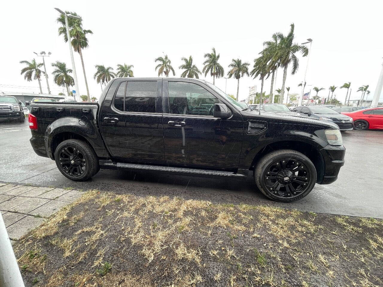 2010 Ford Explorer Sport Trac  - $17,900