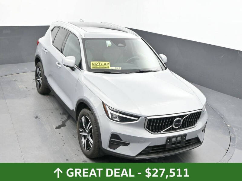 2025 Volvo XC40 B5 Core Bright Theme