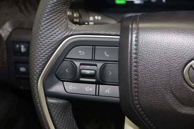 2024 Toyota Tacoma Limited HV