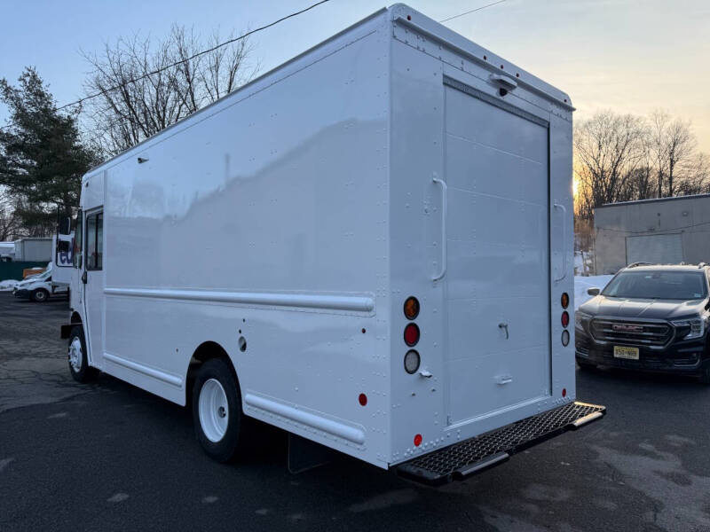 2020 Freightliner MT45 Chassis