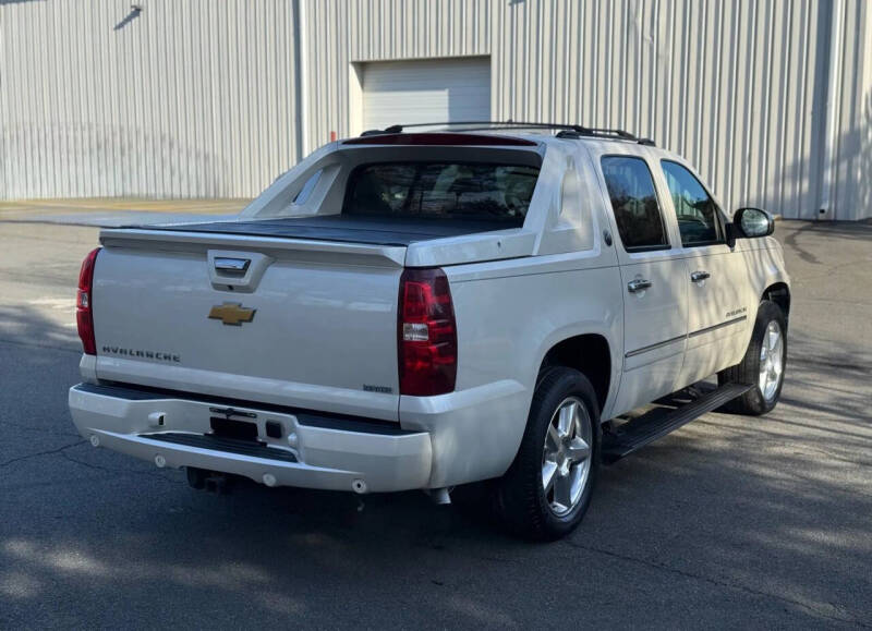 2013 Chevrolet Avalanche LTZ Black Diamond