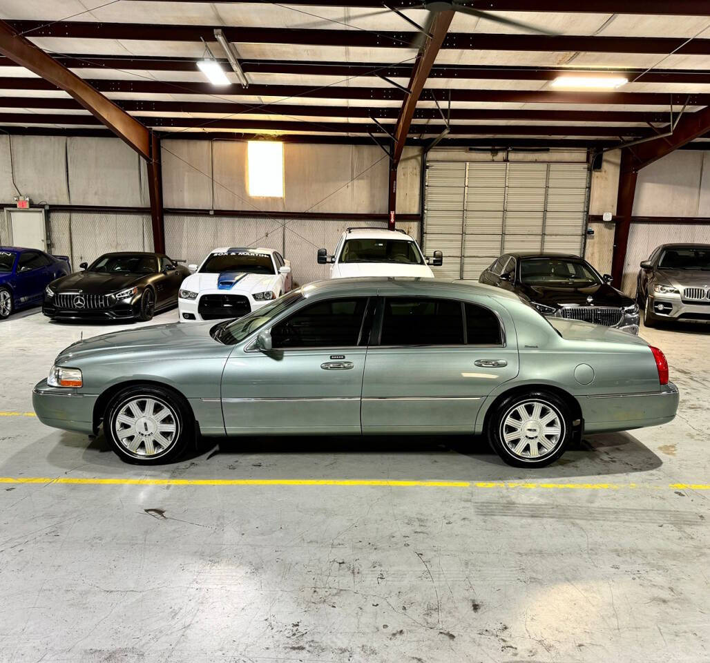 2004 Lincoln Town Car for sale at Carnival Car Company in Victoria, TX