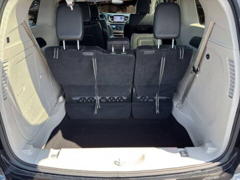 2023 Chrysler Pacifica Plug-In Hybrid Touring L