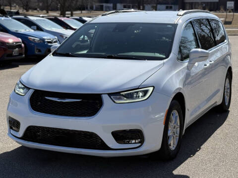 2022 Chrysler Pacifica for sale at North Imports LLC in Burnsville MN