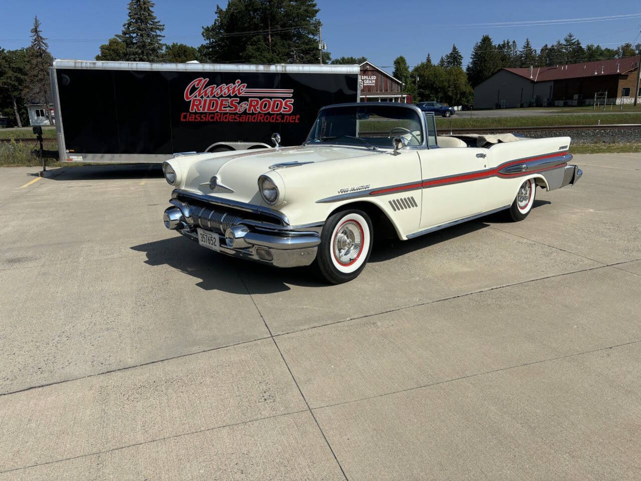 1957 Pontiac Bonneville 12