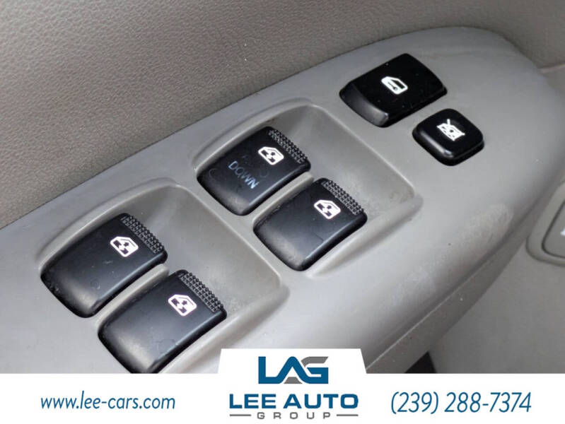 2012 Kia Sedona LX
