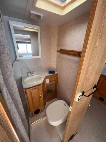 2002 Adventurer 10 Camper