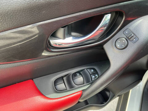 2017 Nissan Rogue SL