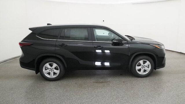 2025 Toyota Highlander LE