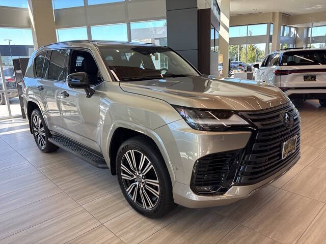 2025 Lexus LX 700h Luxury