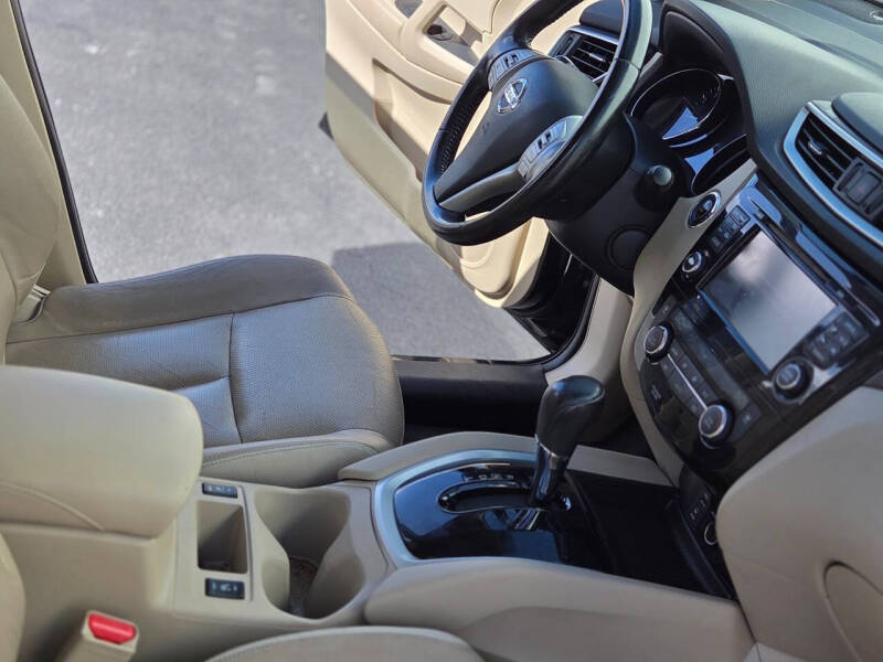 2016 Nissan Rogue SV