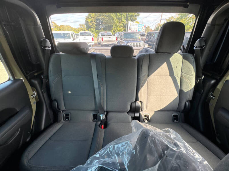 2025 Jeep Gladiator Sport