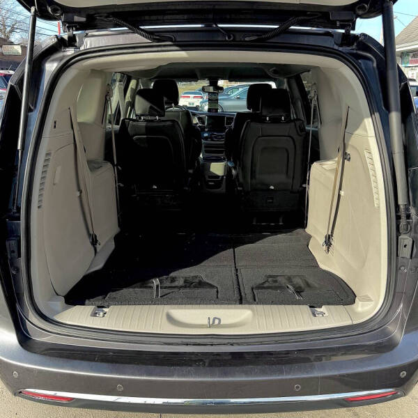 2017 Chrysler Pacifica Touring-L