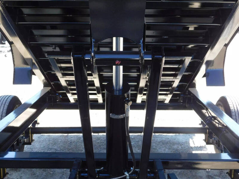 2026 PJ Trailers DL 16 x 83 Low Pro Gooseneck w