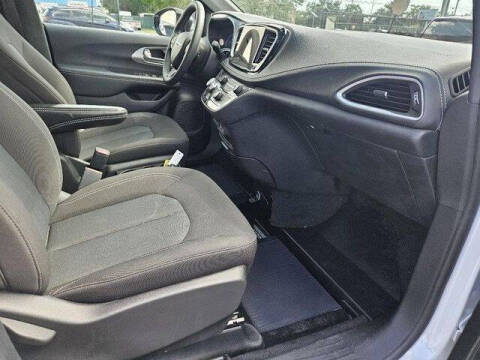 2024 Chrysler Pacifica Touring