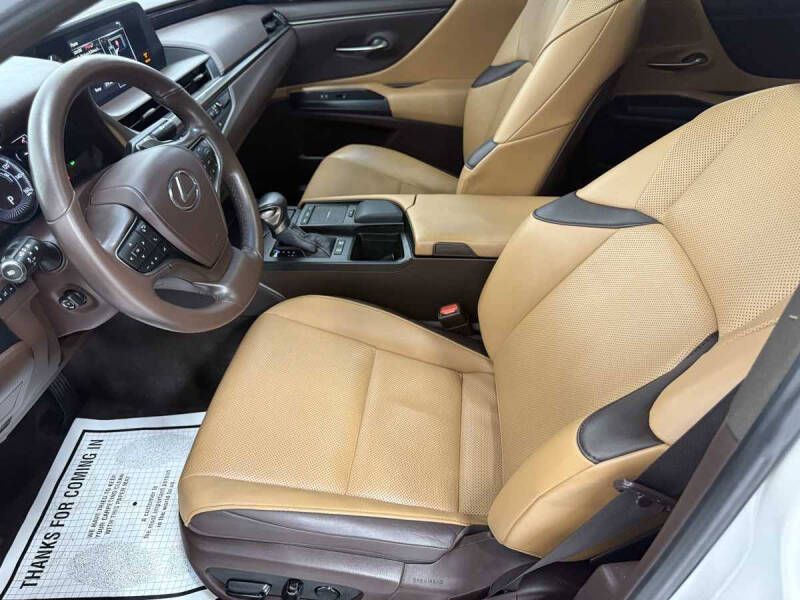 2021 Lexus ES 300h