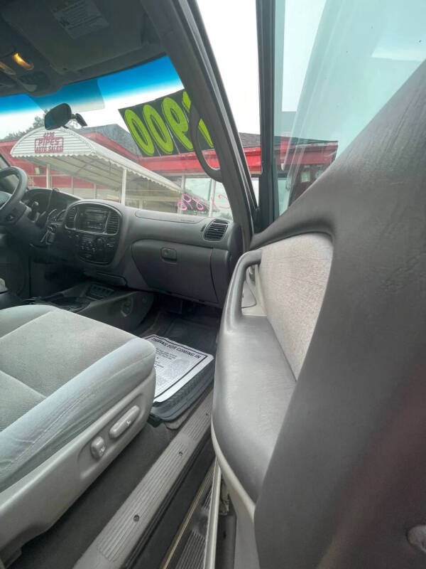 2005 Toyota Sequoia SR5