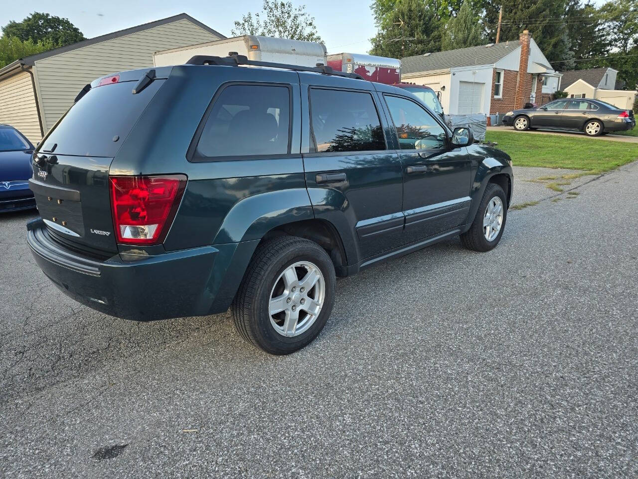 2005 Jeep Grand Cherokee for sale at QUEENSGATE AUTO SALES in York, PA