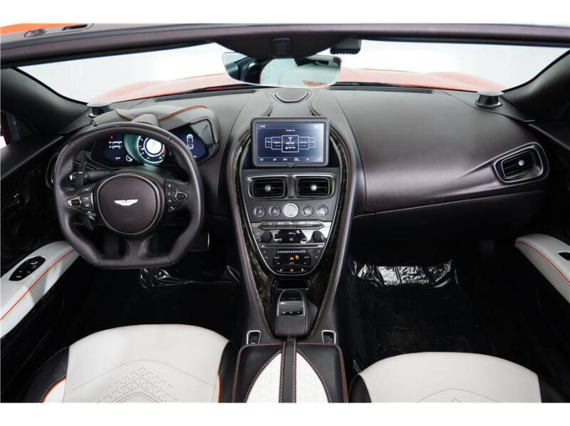 2022 Aston Martin DBS Superleggera