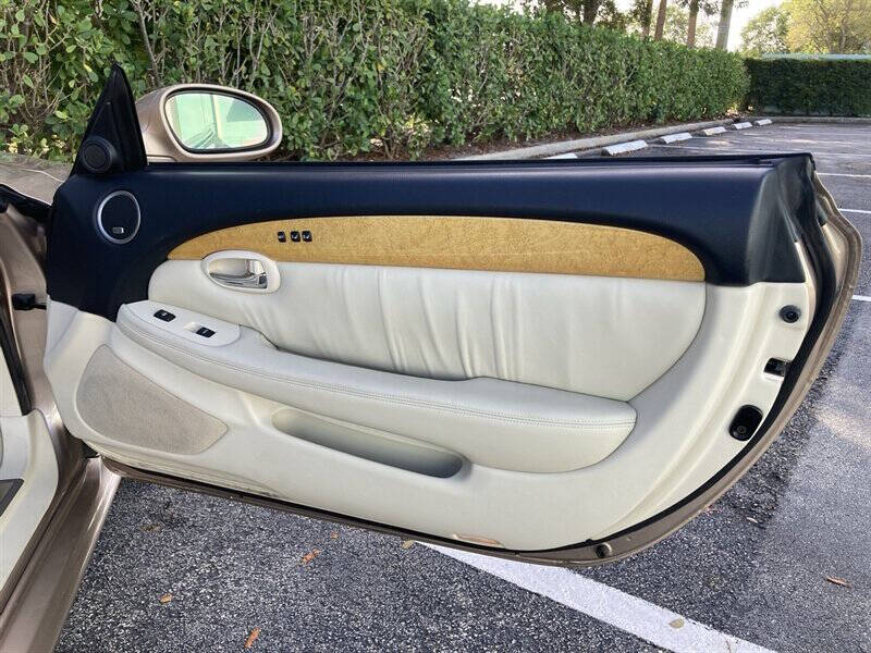 2004 Lexus SC 430