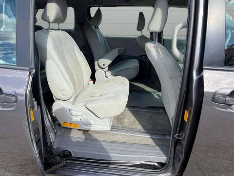 2013 Toyota Sienna L 7-Passenger