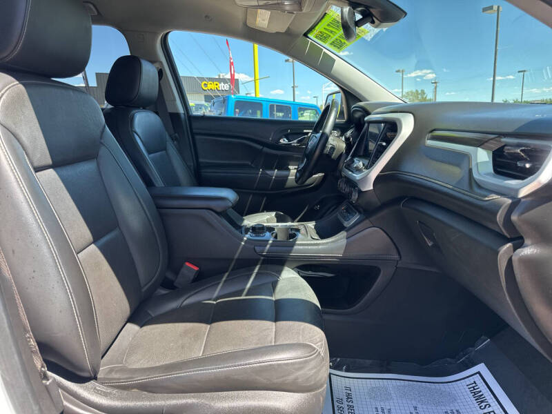 2023 GMC Acadia SLT