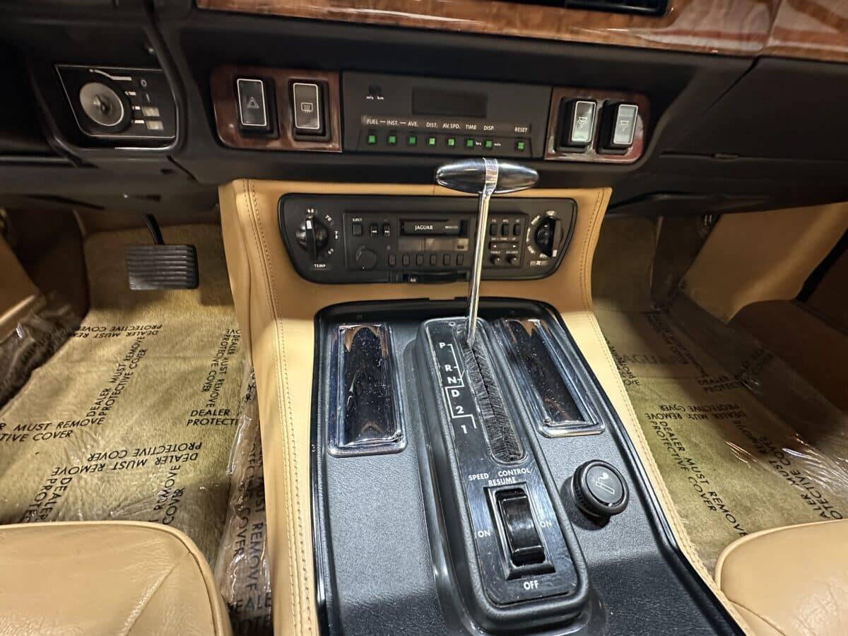 1986 Jaguar XJ-Series 14