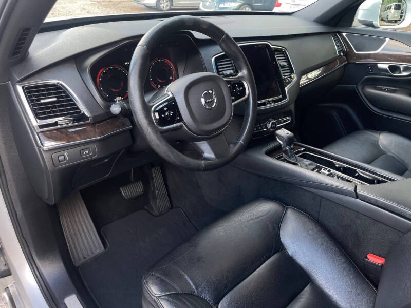 2016 Volvo XC90 T6 Momentum