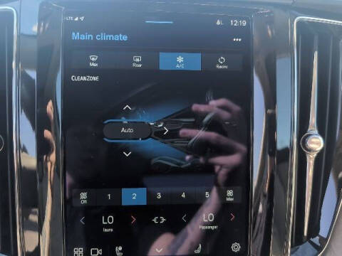 2023 Volvo XC60 B5 Plus Dark Theme