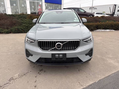 2025 Volvo XC40 B5 Core Bright Theme
