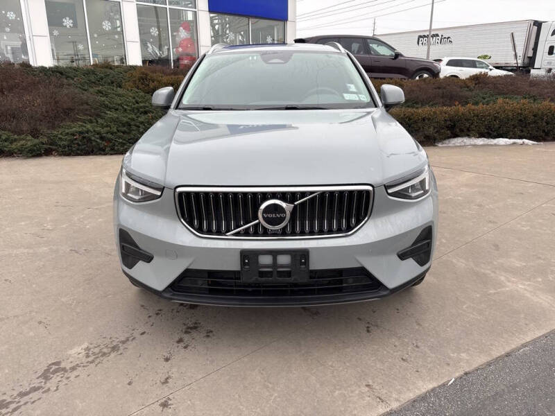 2025 Volvo XC40 B5 Core Bright Theme