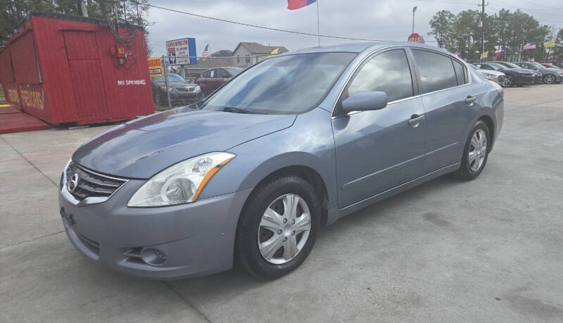 2011 Nissan Altima S photo 2