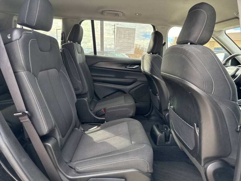 2023 Jeep Grand Cherokee L Laredo