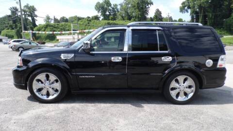 2005 Lincoln Navigator for sale at G AND J MOTORS in Elkin NC