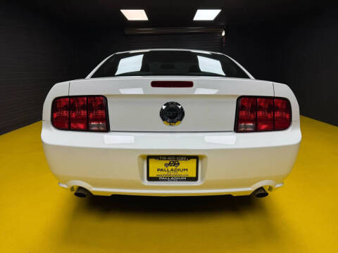 2005 Ford Mustang GT Deluxe