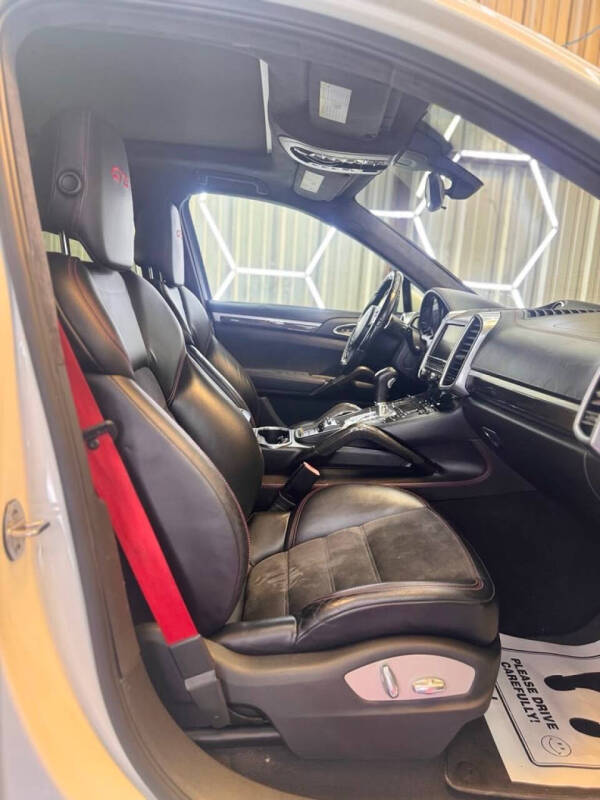 2013 Porsche Cayenne GTS