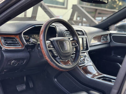 2017 Lincoln Continental Select