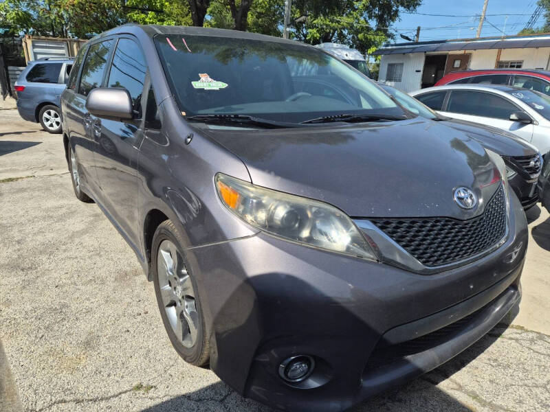 2011 Toyota Sienna SE 8-Passenger