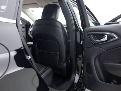 2017 Chrysler 200 Limited Platinum