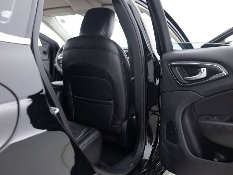 2017 Chrysler 200 Limited Platinum