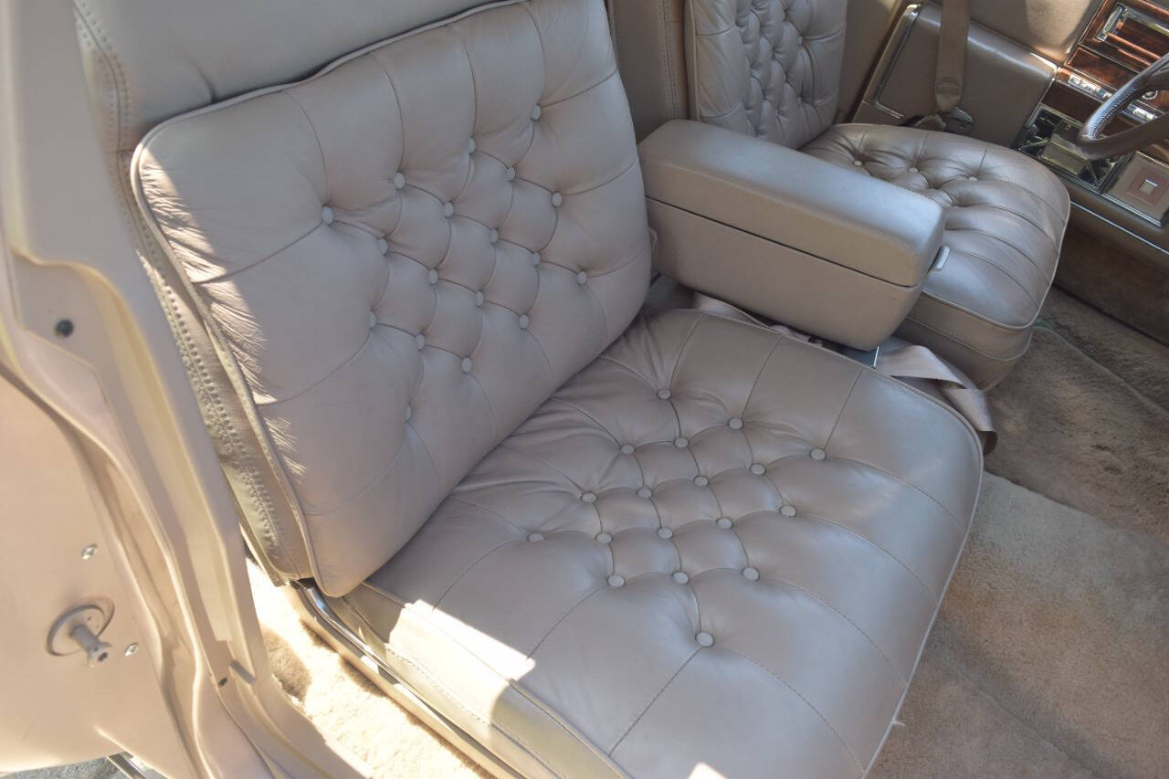 1991 Cadillac Brougham 179